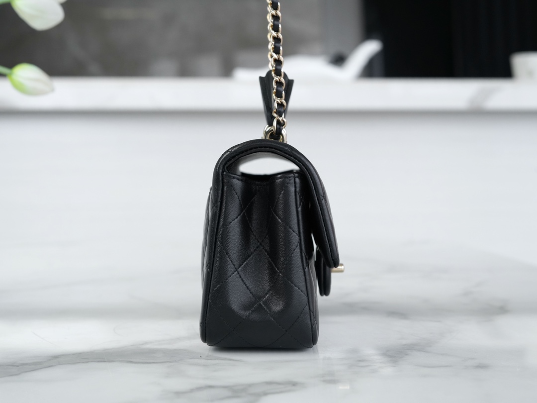 샤넬 클래식 뉴미니 탑핸들 플랩백 블랙