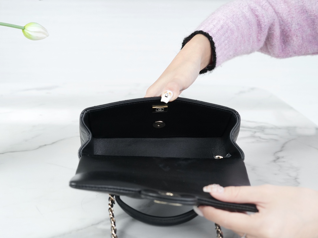 샤넬 클래식 뉴미니 탑핸들 플랩백 블랙