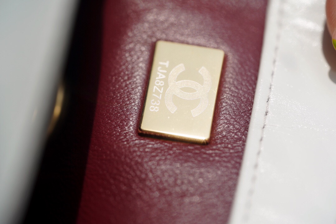 샤넬 클래식 미니 WOC 19 화이트