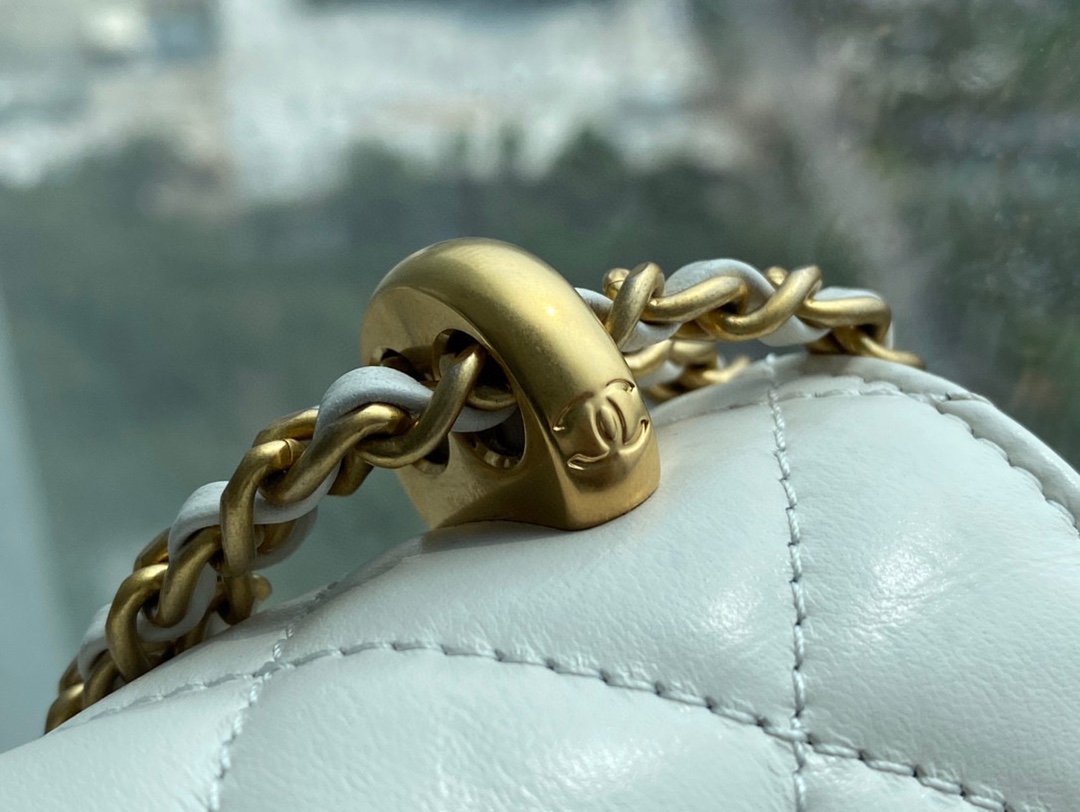 샤넬 클래식 미니 WOC 22 화이트