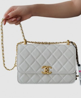 샤넬 클래식 미니 WOC 22 화이트