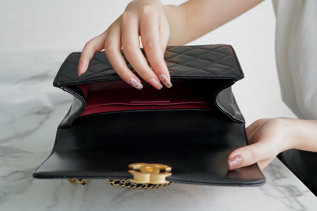 샤넬 클래식 미니 WOC 22 블랙