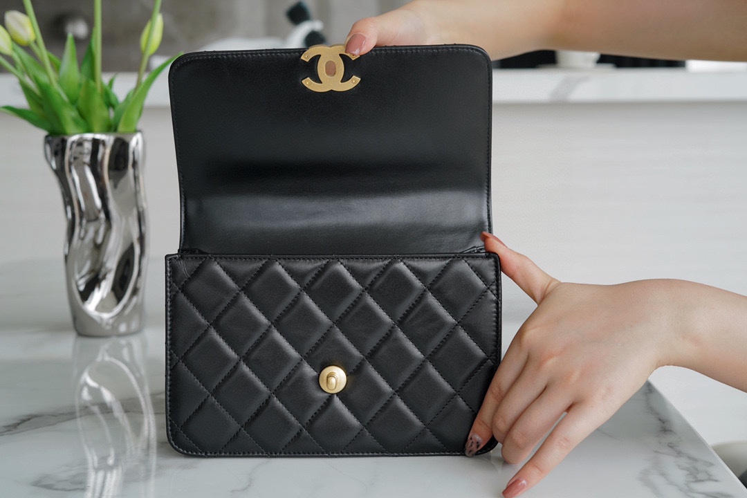 샤넬 클래식 미니 WOC 22 블랙