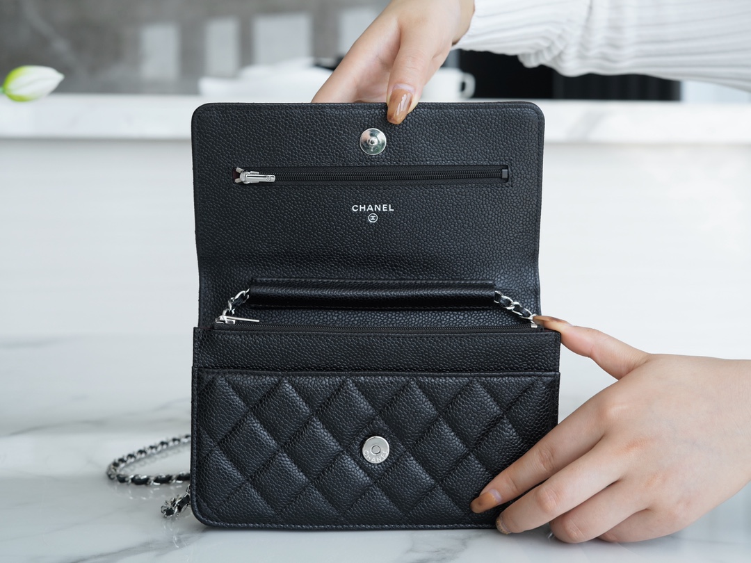 샤넬 클래식 WOC 블랙 은장 캐비어