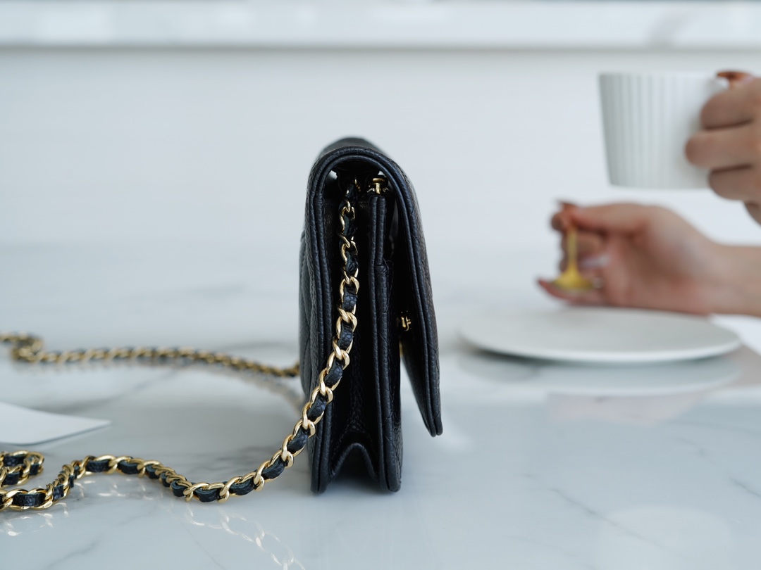 샤넬 클래식 WOC 블랙 금장 캐비어