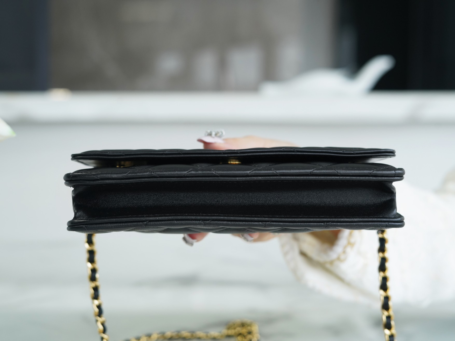 샤넬 클래식 WOC 블랙 금장 램스킨