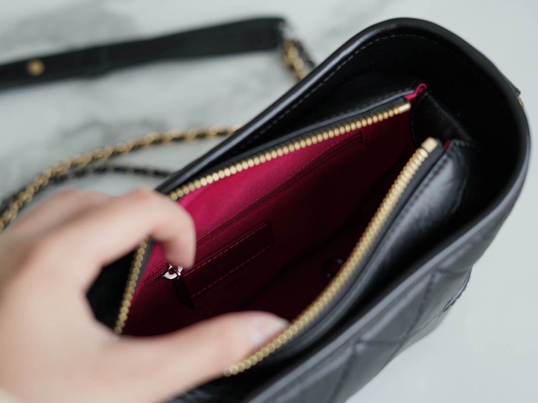 샤넬 클래식 가브리엘 스트랩 로고 호보백 스몰