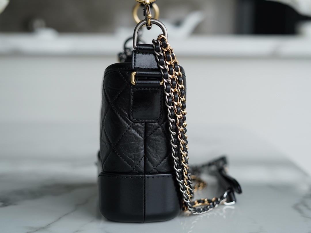 샤넬 클래식 가브리엘 스트랩 로고 호보백 스몰