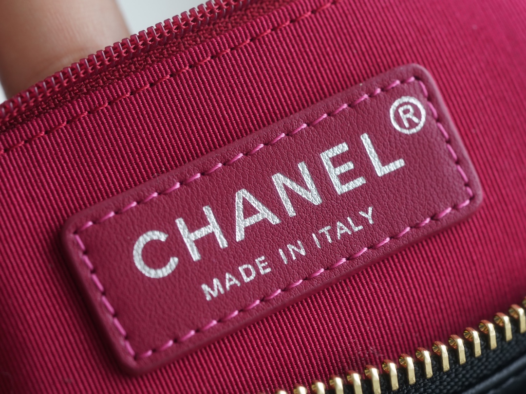 샤넬 클래식 가브리엘 스트랩 로고 호보백 스몰