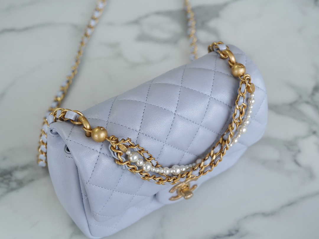 샤넬 클래식 더블 체인 숄더백 라이트 그레이 금장