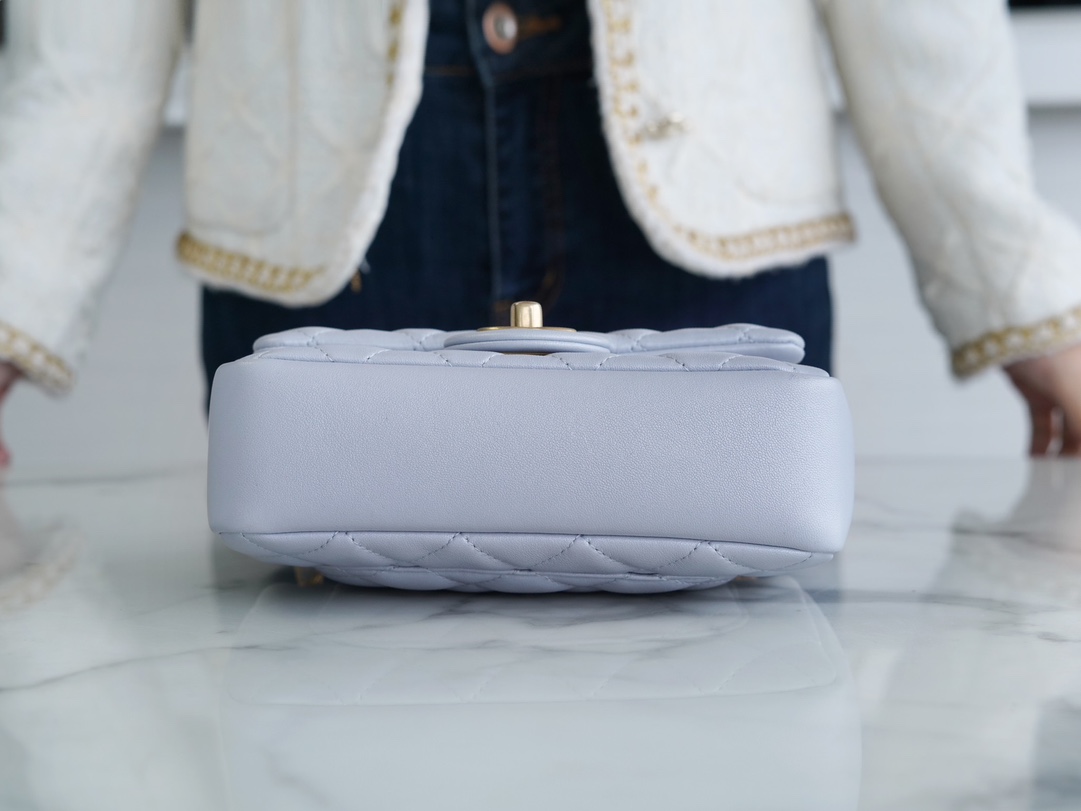 샤넬 클래식 더블 체인 숄더백 라이트 그레이 금장