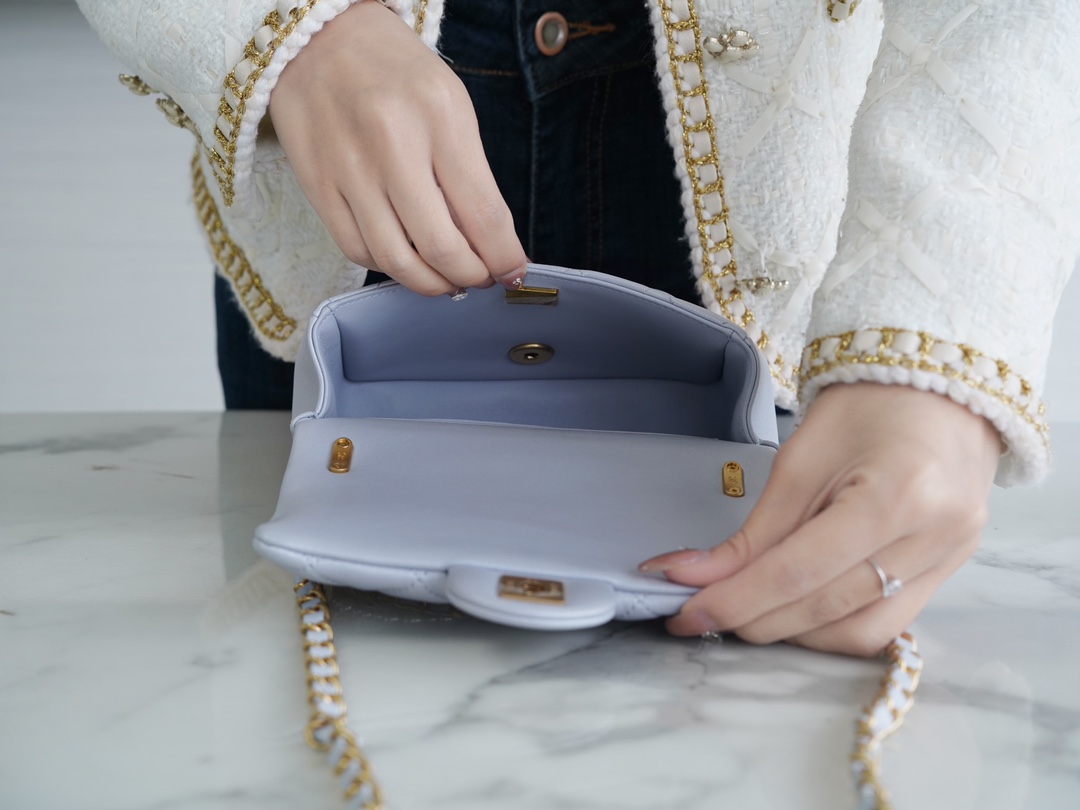 샤넬 클래식 더블 체인 숄더백 라이트 그레이 금장