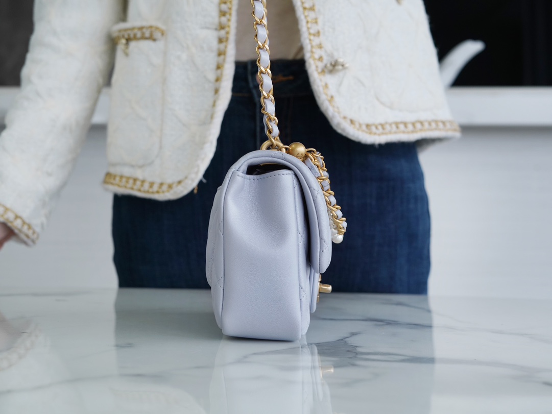 샤넬 클래식 더블 체인 숄더백 라이트 그레이 금장