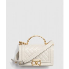 샤넬 핸들 장식의 보이 샤넬 플랩백 A94805