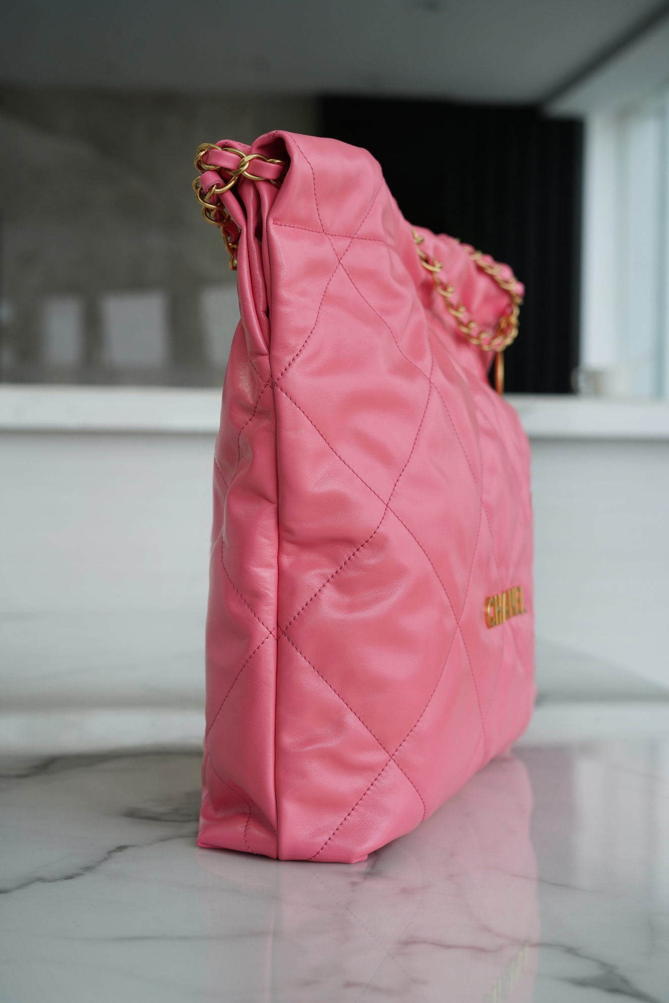 샤넬 22백 미듐 코랄핑크 금장
