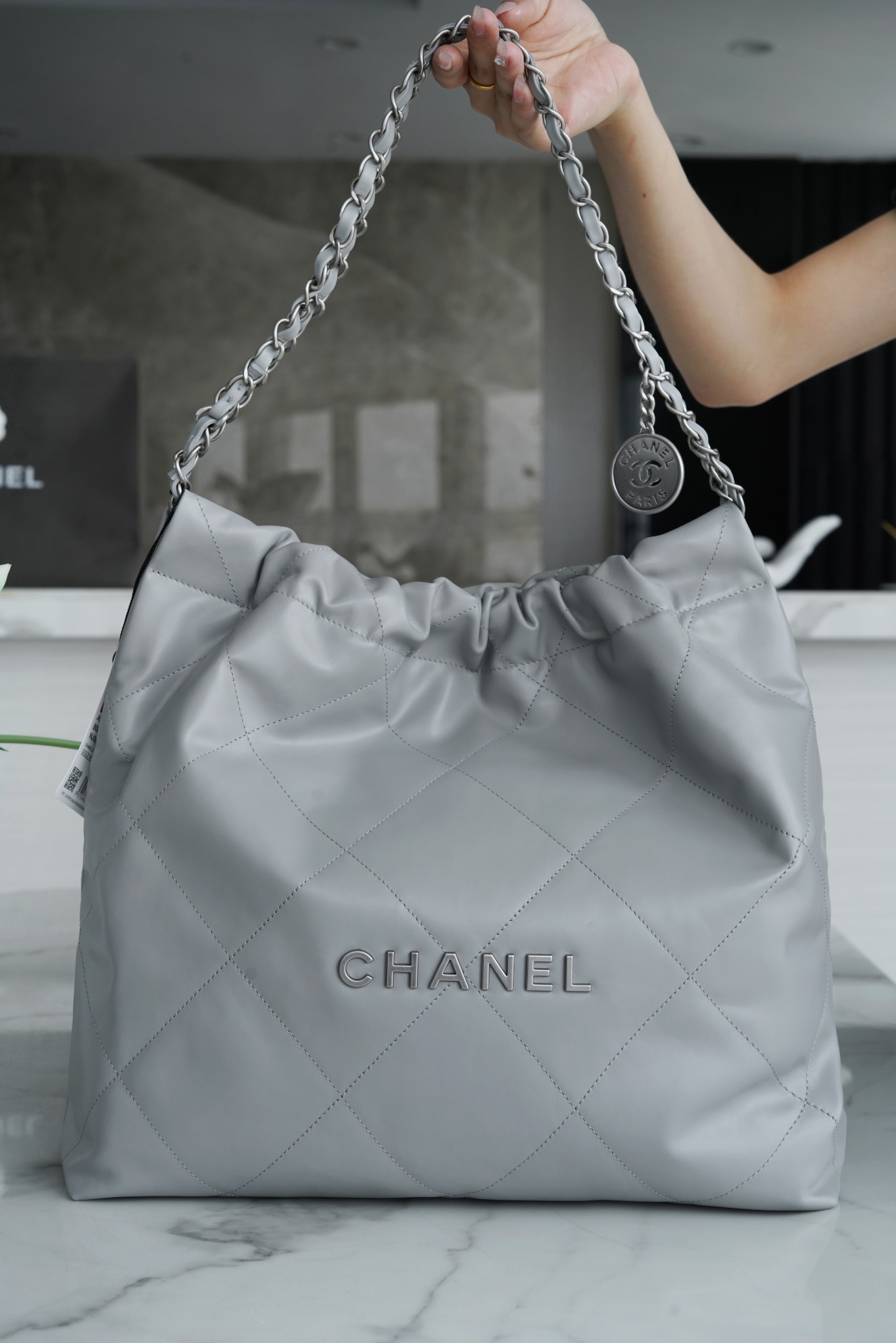 샤넬 22백 미듐 그레이 은장