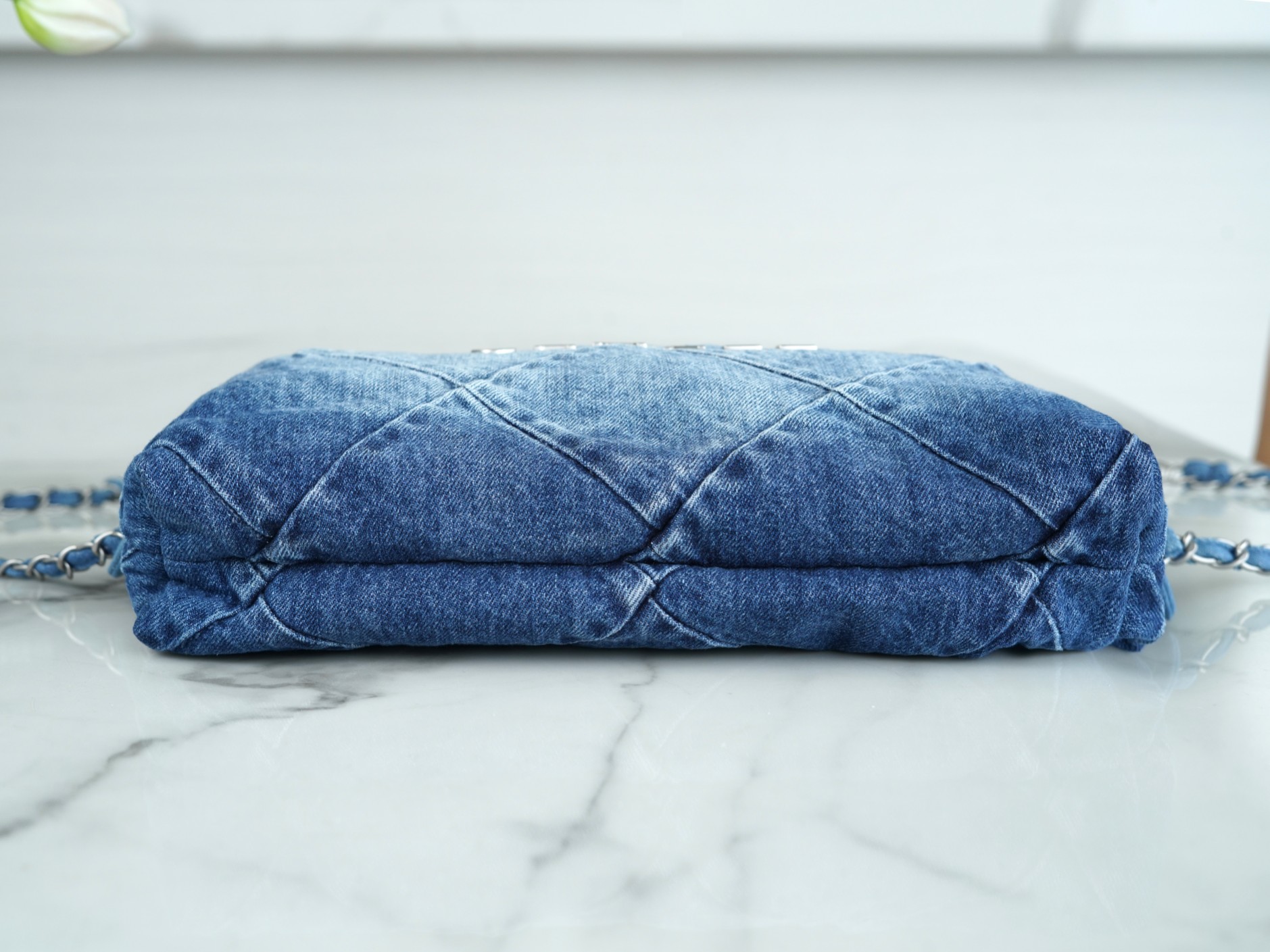 샤넬 22백팩 스몰 데님 은장