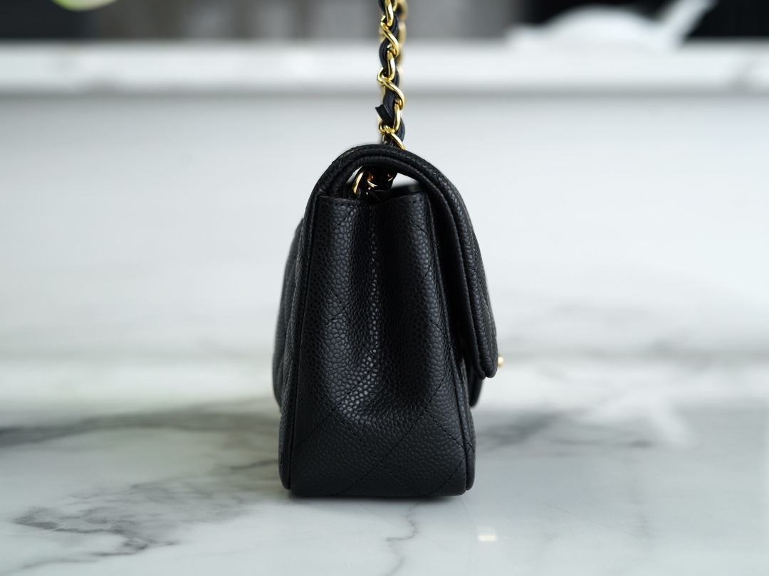 샤넬 클래식 라지 블랙 금장 캐비어