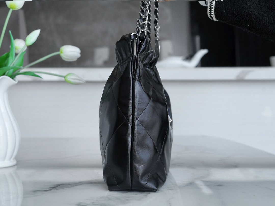 샤넬 22백 가로 버전 블랙 은장