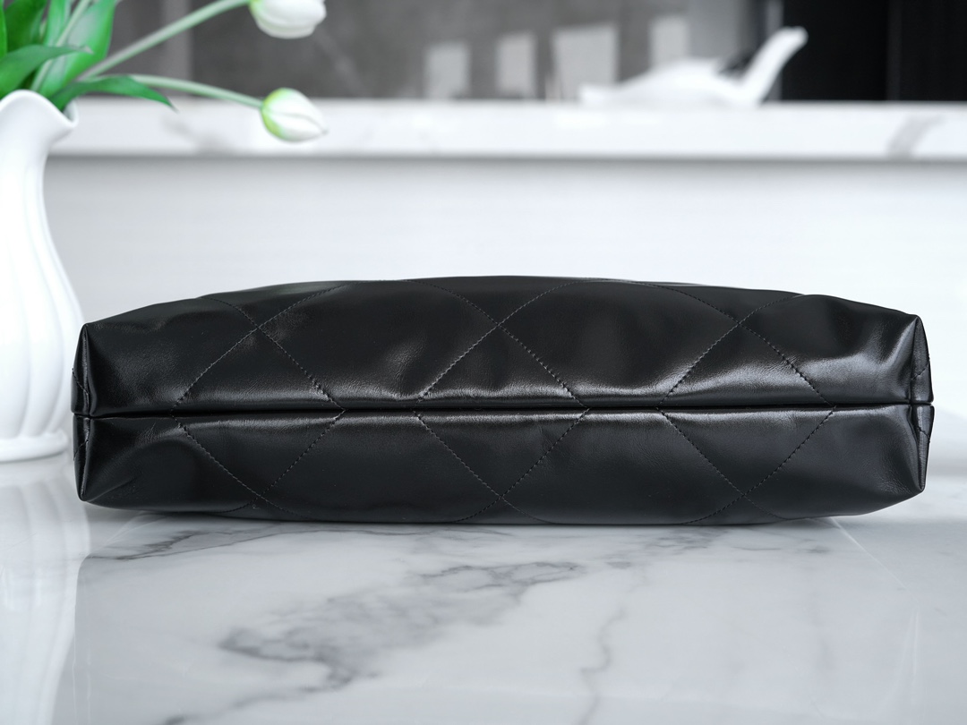 샤넬 22백 가로 버전 블랙 은장