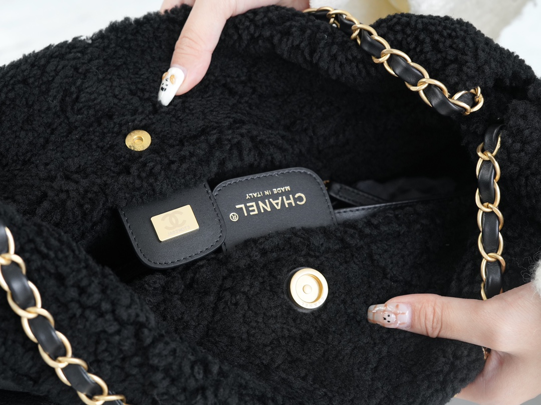 샤넬 22백 한정판 테디 블랙