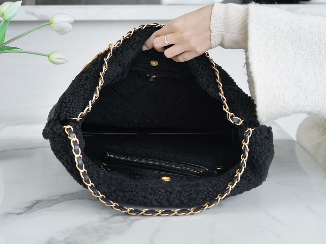 샤넬 22백 한정판 테디 블랙