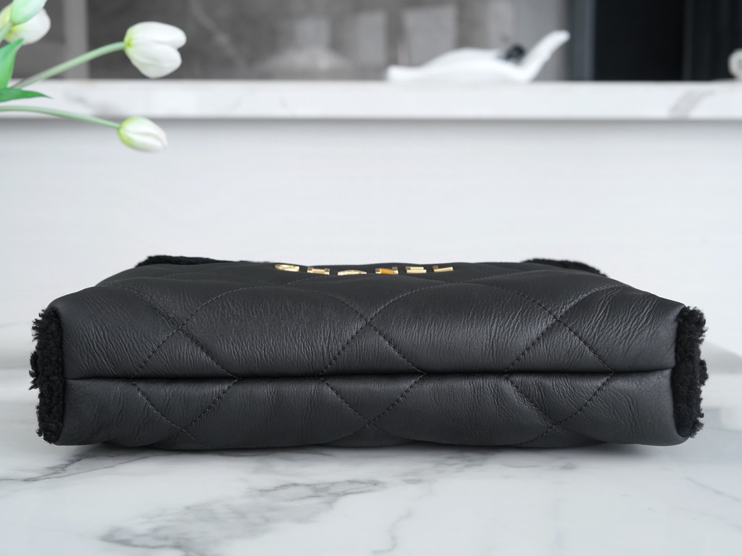 샤넬 22백 한정판 테디 블랙