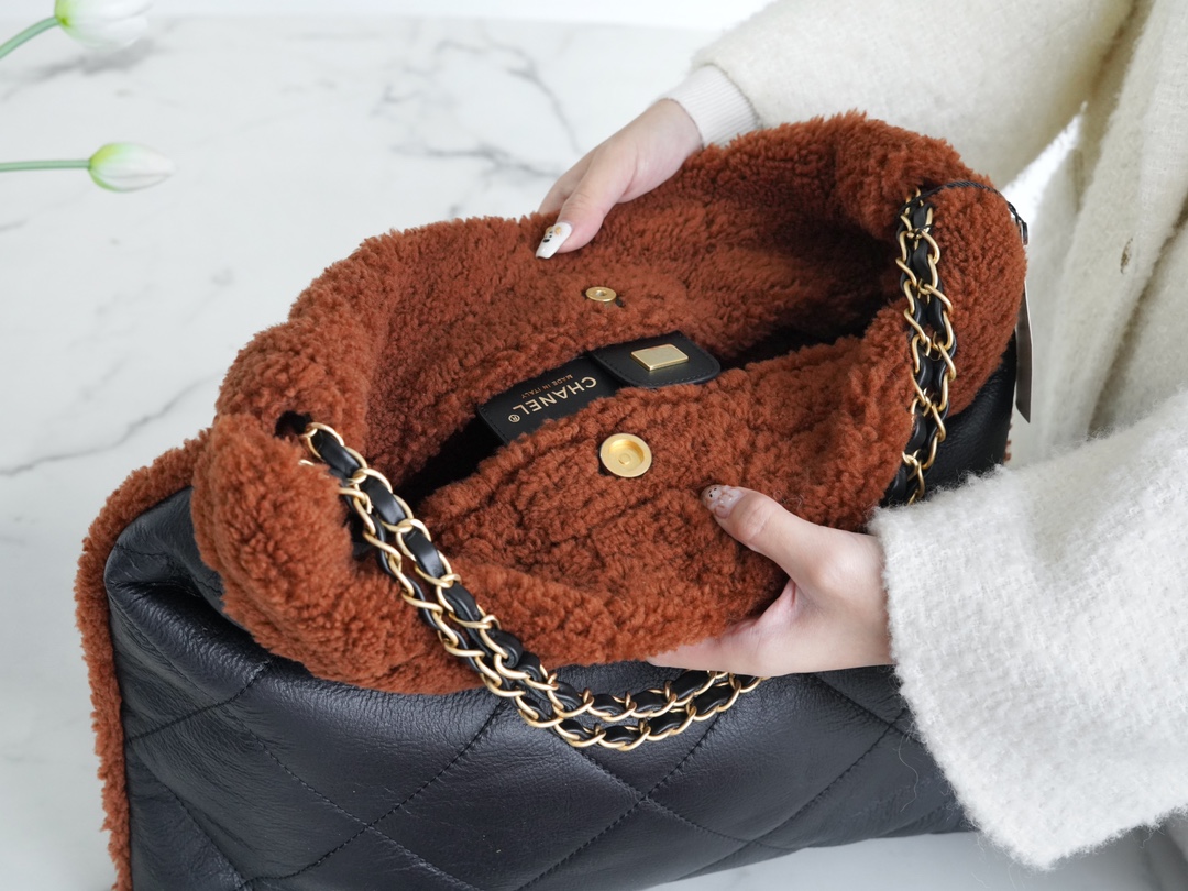 샤넬 22백 한정판 테디 브라운 블랙