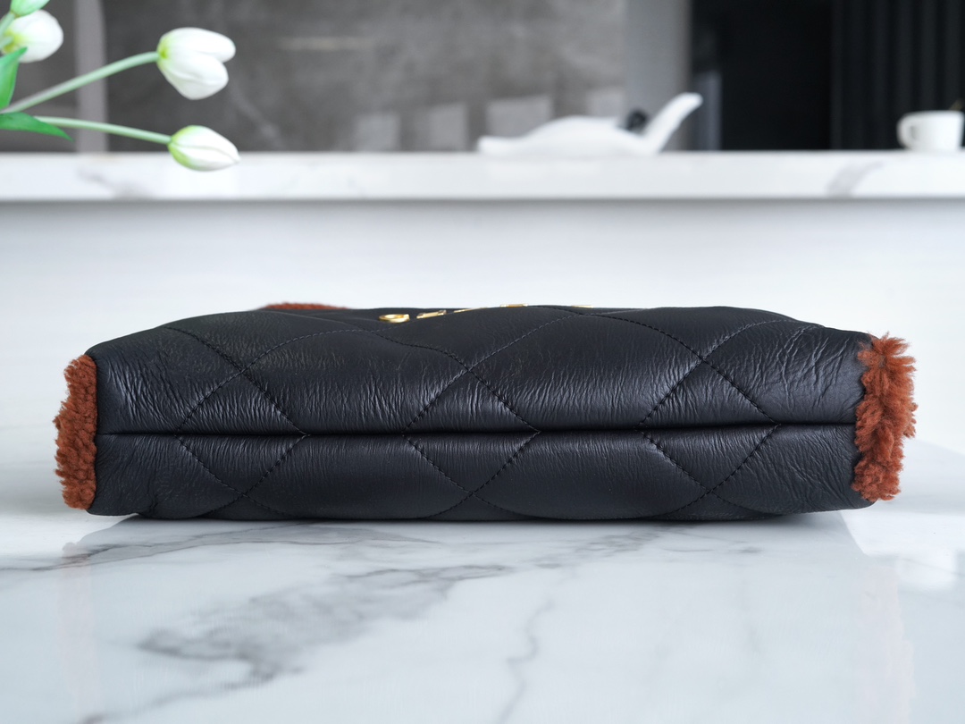 샤넬 22백 한정판 테디 브라운 블랙