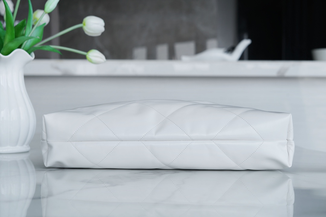 샤넬 22백 가로 버전 화이트 은장