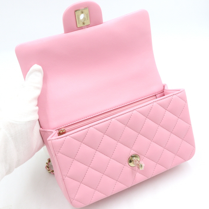샤넬 AS2431 25시즌 핑크 램스킨 미니 탑핸들 플랩 토트백 금장 사이즈 : 가로 20CM / 세로 12.5CM / 폭 7CM