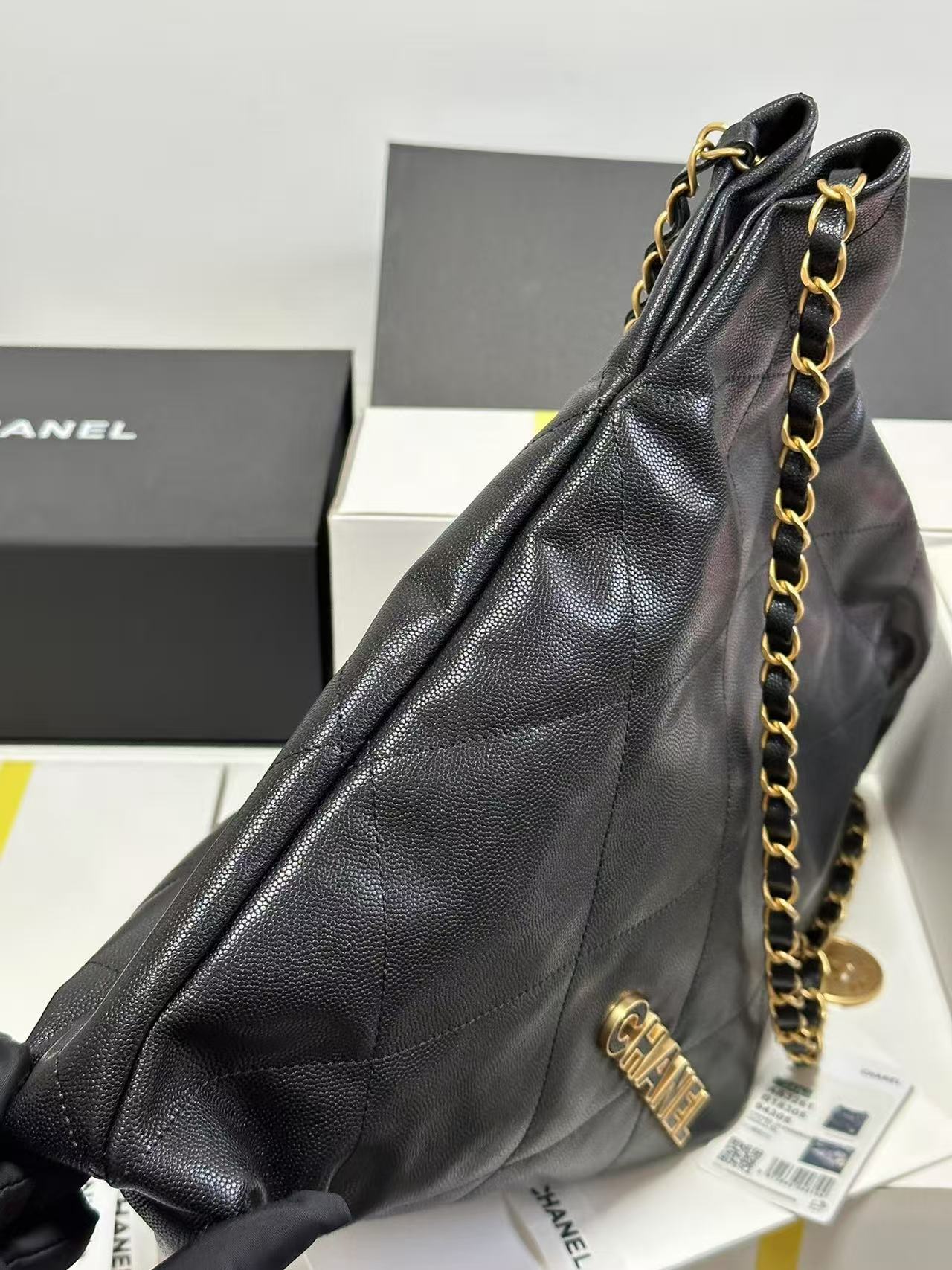 샤넬 22백 스몰(캐비어 소재)