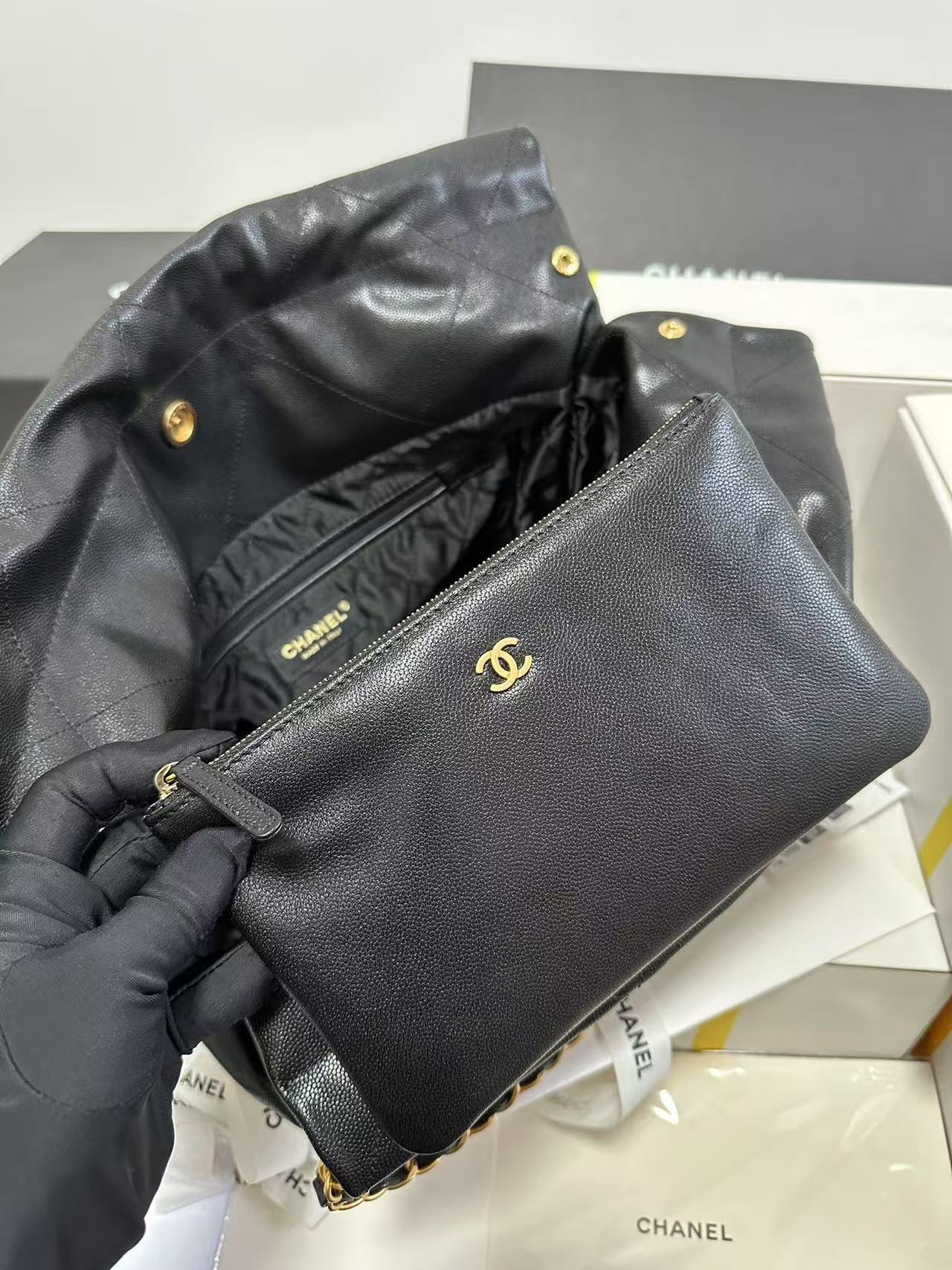 샤넬 22백 스몰(캐비어 소재)