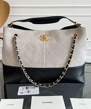 샤넬 25공방 스웨이드 투톤 숄더백 AS5634