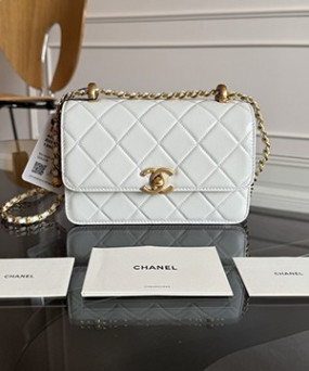 샤넬 24C 뉴시즌 체인 플랩백 19 화이트 AS2649