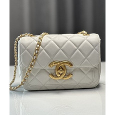 샤넬 24B 미니 램스킨 플랩 백