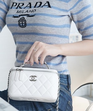 샤넬 23K 탑핸들 스몰 베니티백 AP3593