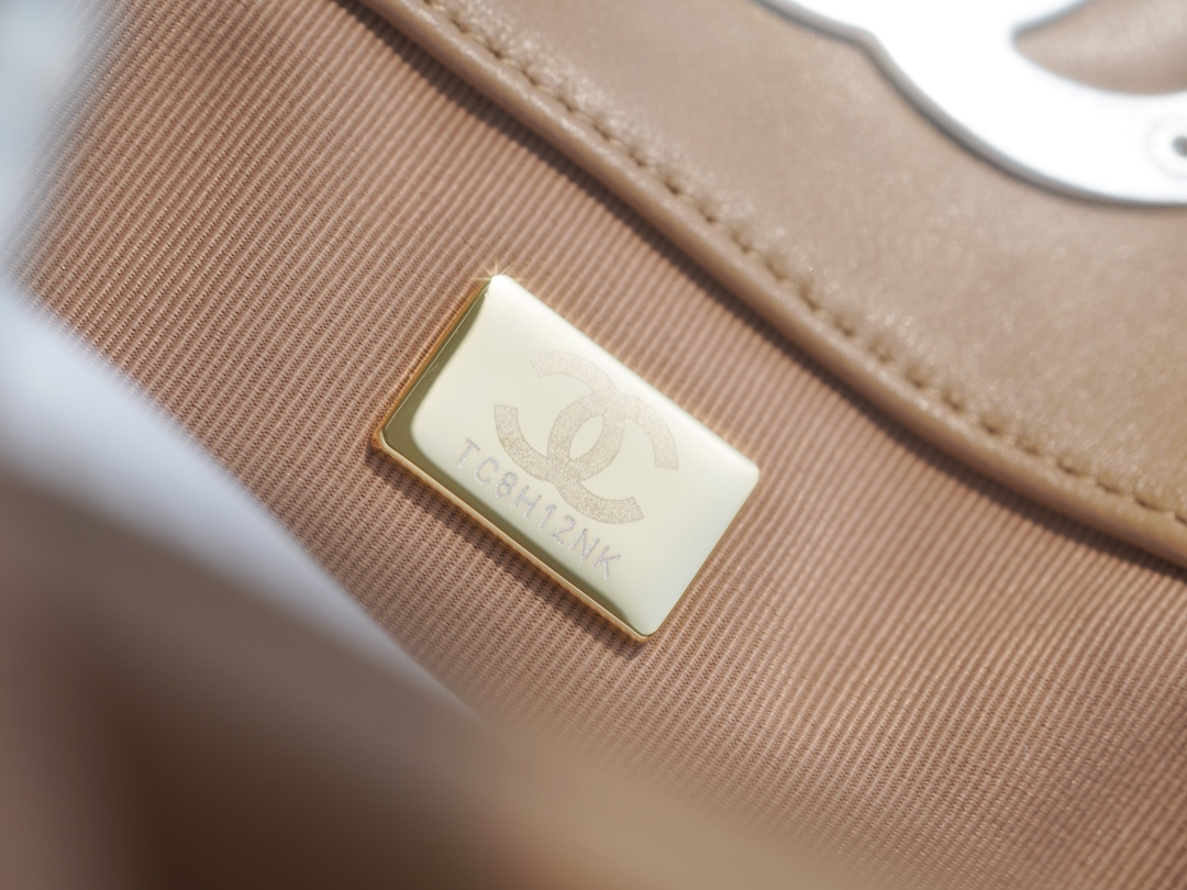 샤넬 19백 샤이니 램스킨 브라운 실버