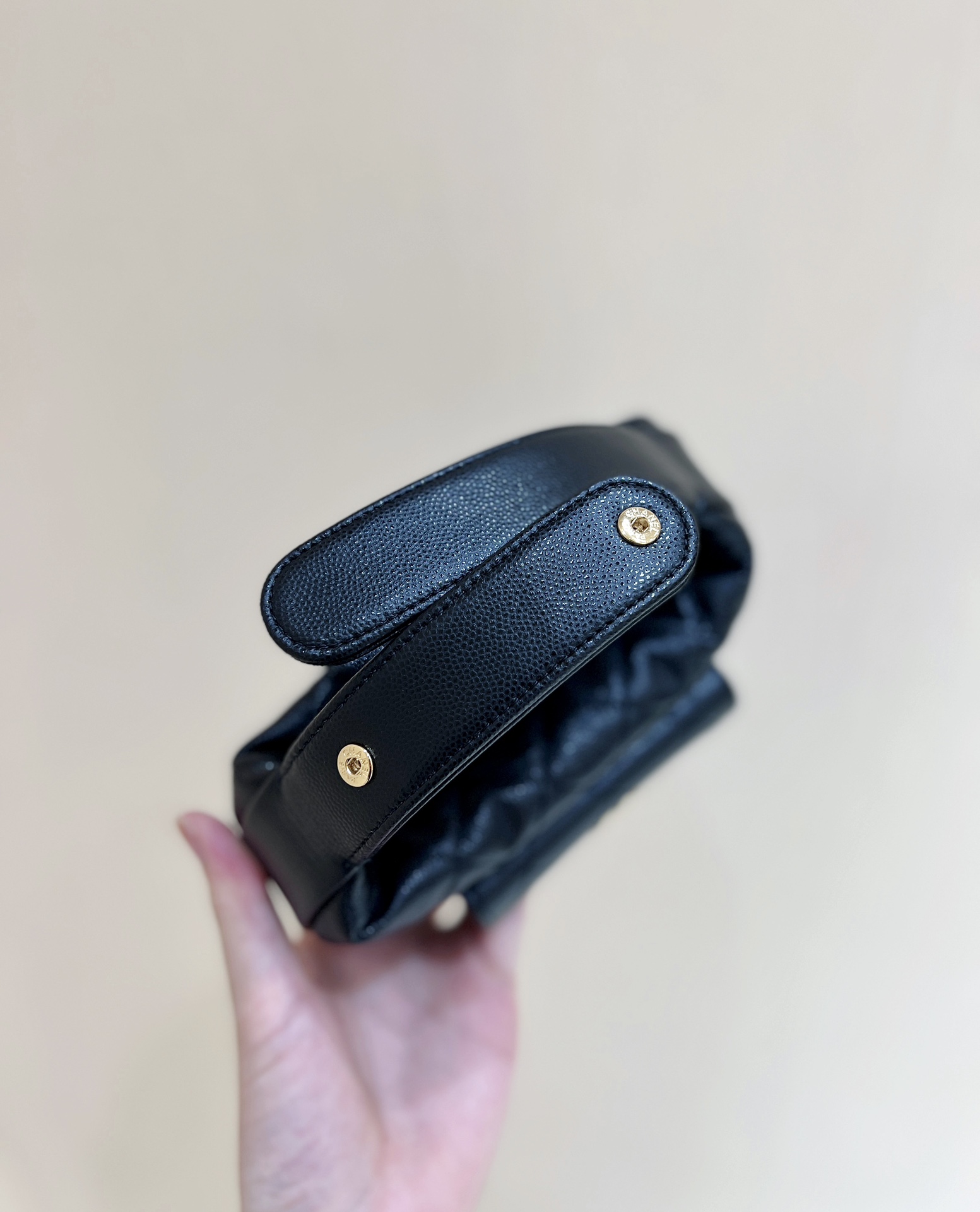 샤넬 23 뉴미니 캐비어 탑 핸들백