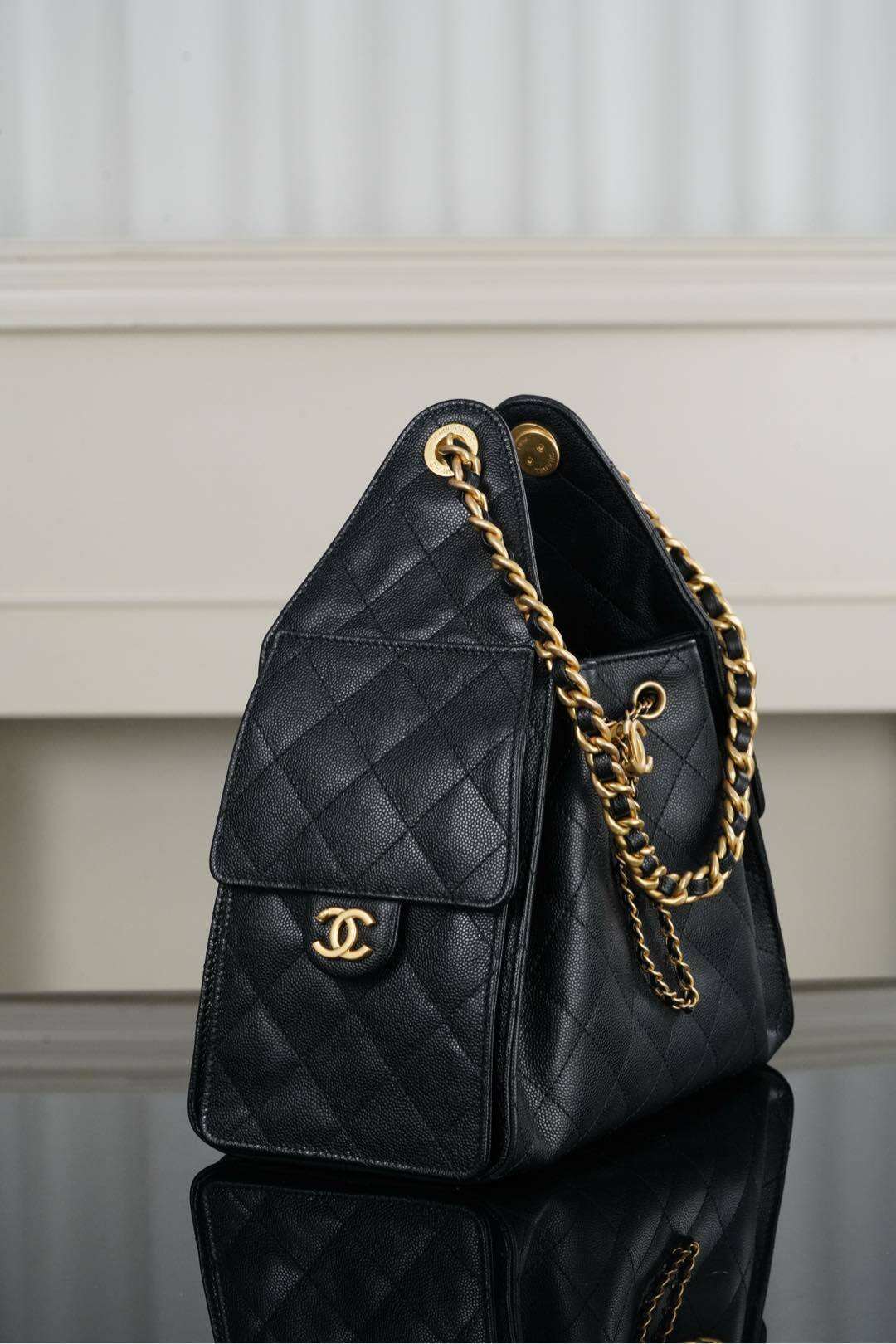 샤넬 25백 스몰 CC로고 블랙 금장 호보백 AS5293 size : 30x26x14cm