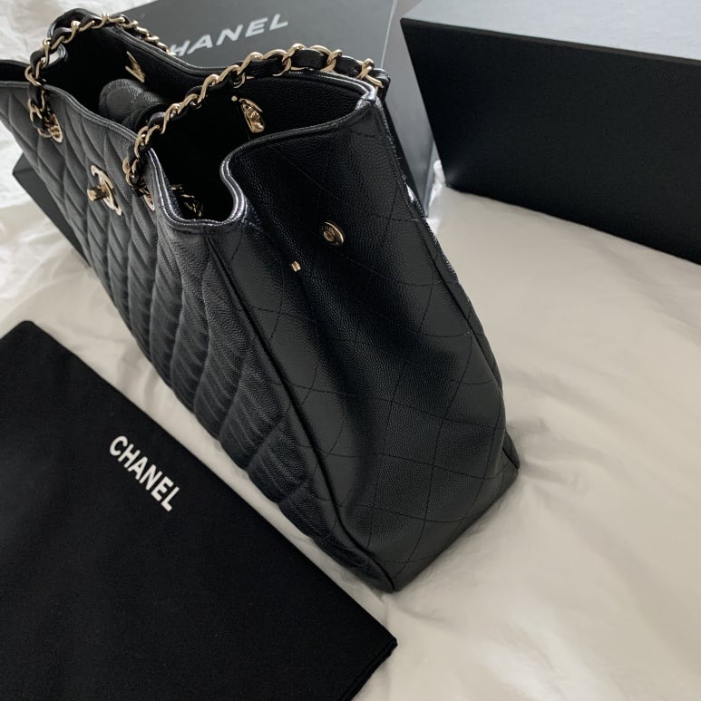 샤넬 25C 크루즈 쇼퍼백 라지 체인 클래식 사각백 캐비어 금장
