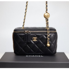 샤넬 클래식 골드볼 직사각 베니티백 AP2303 9.5 X 17.8CM 램스킨 블랙 금장