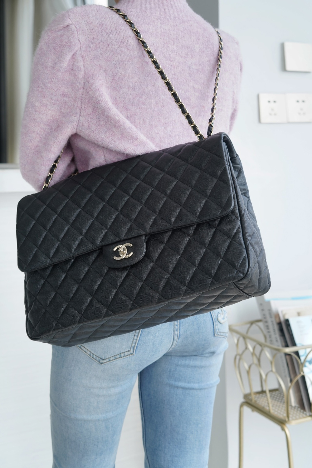 샤넬 클래식 맥시 핸드백 캐비어 은장 크기: 22 x 33 x 10cm