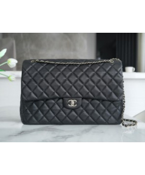 샤넬 클래식 맥시 핸드백 캐비어 은장 크기: 22 x 33 x 10cm