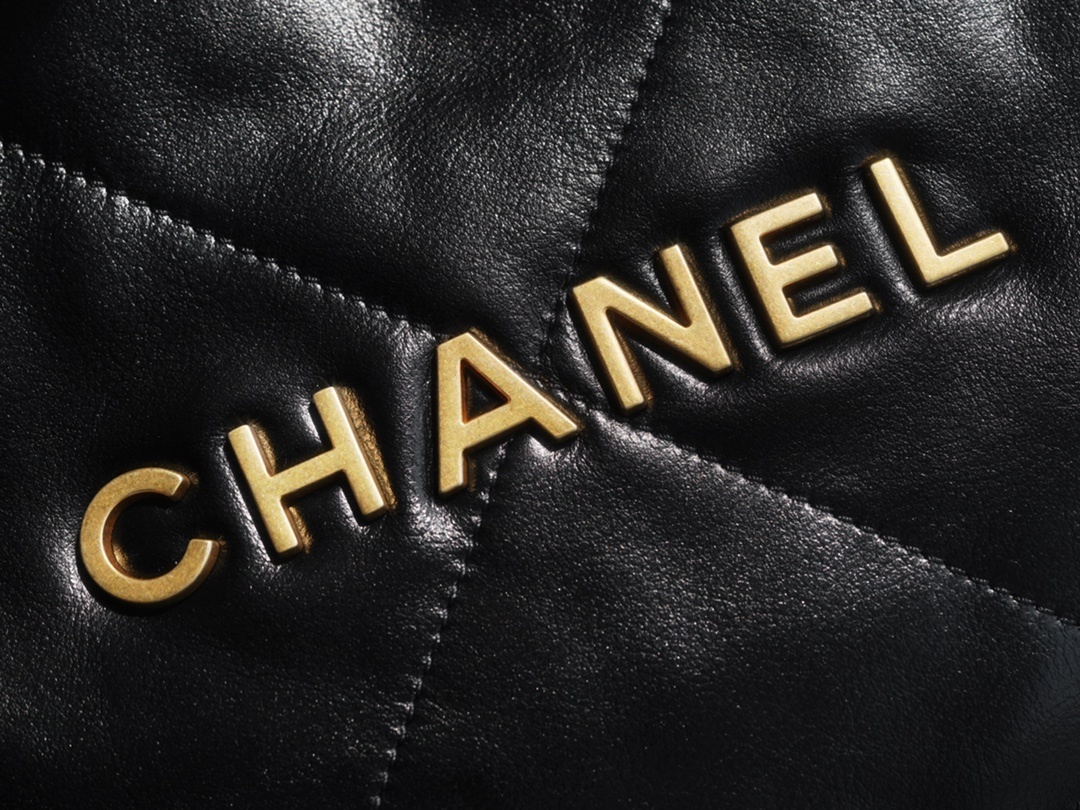 샤넬 22백 미듐 금장 크기 : 39 x 42 x 8 cm