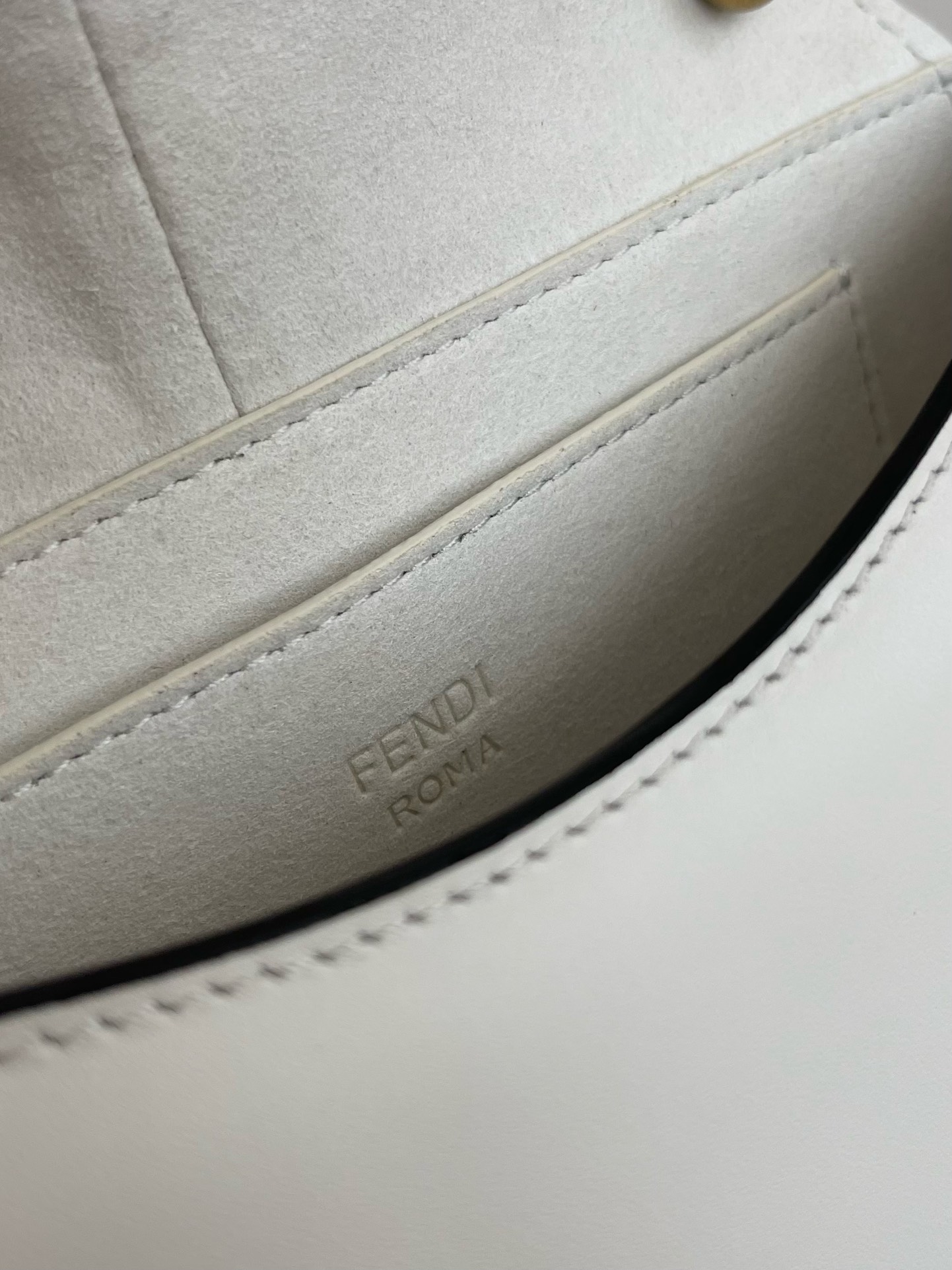 펜디 커몬 미니 푸시아 레더백 화이트