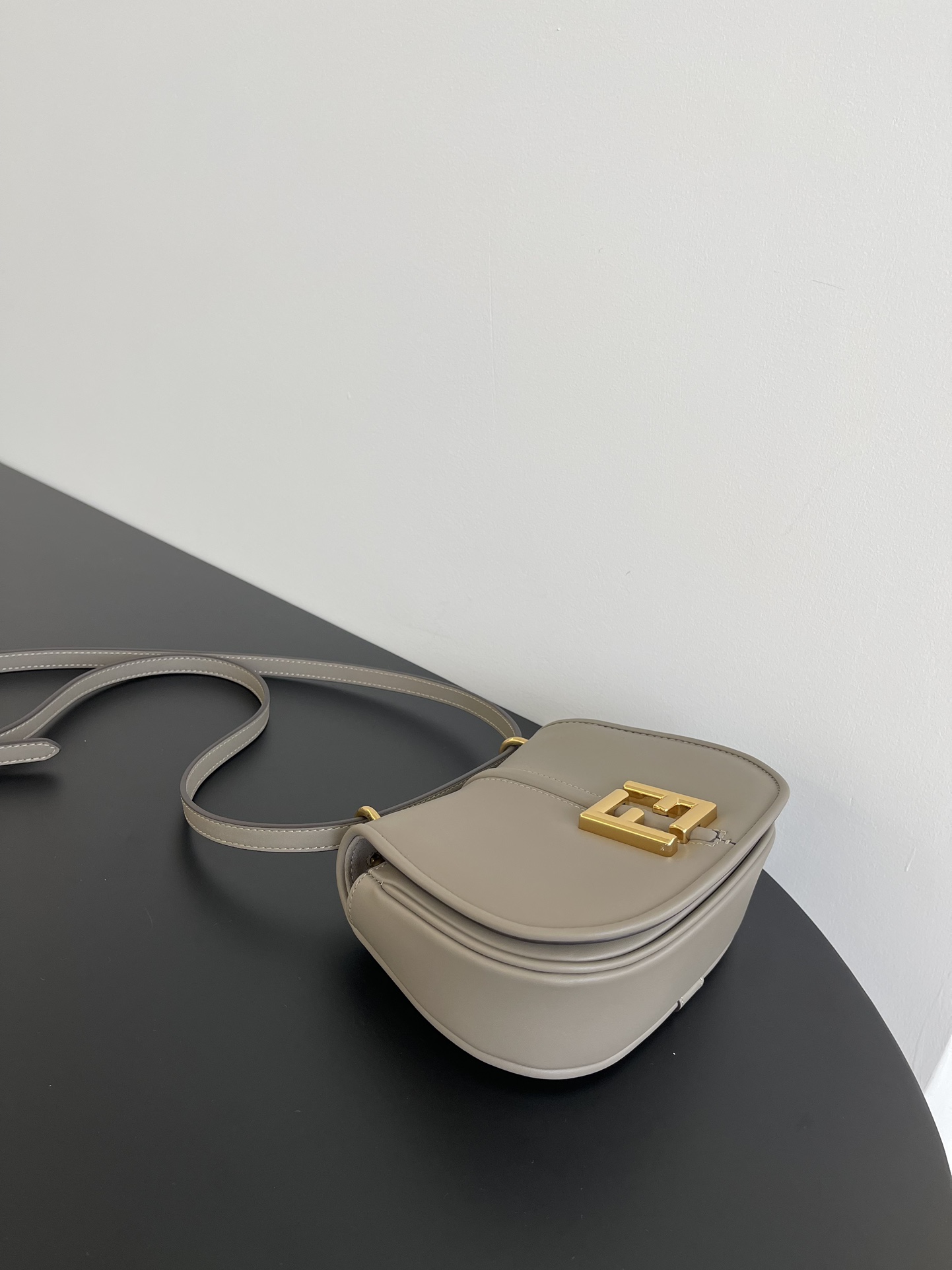 펜디 커몬 미니 푸시아 레더백 그레이