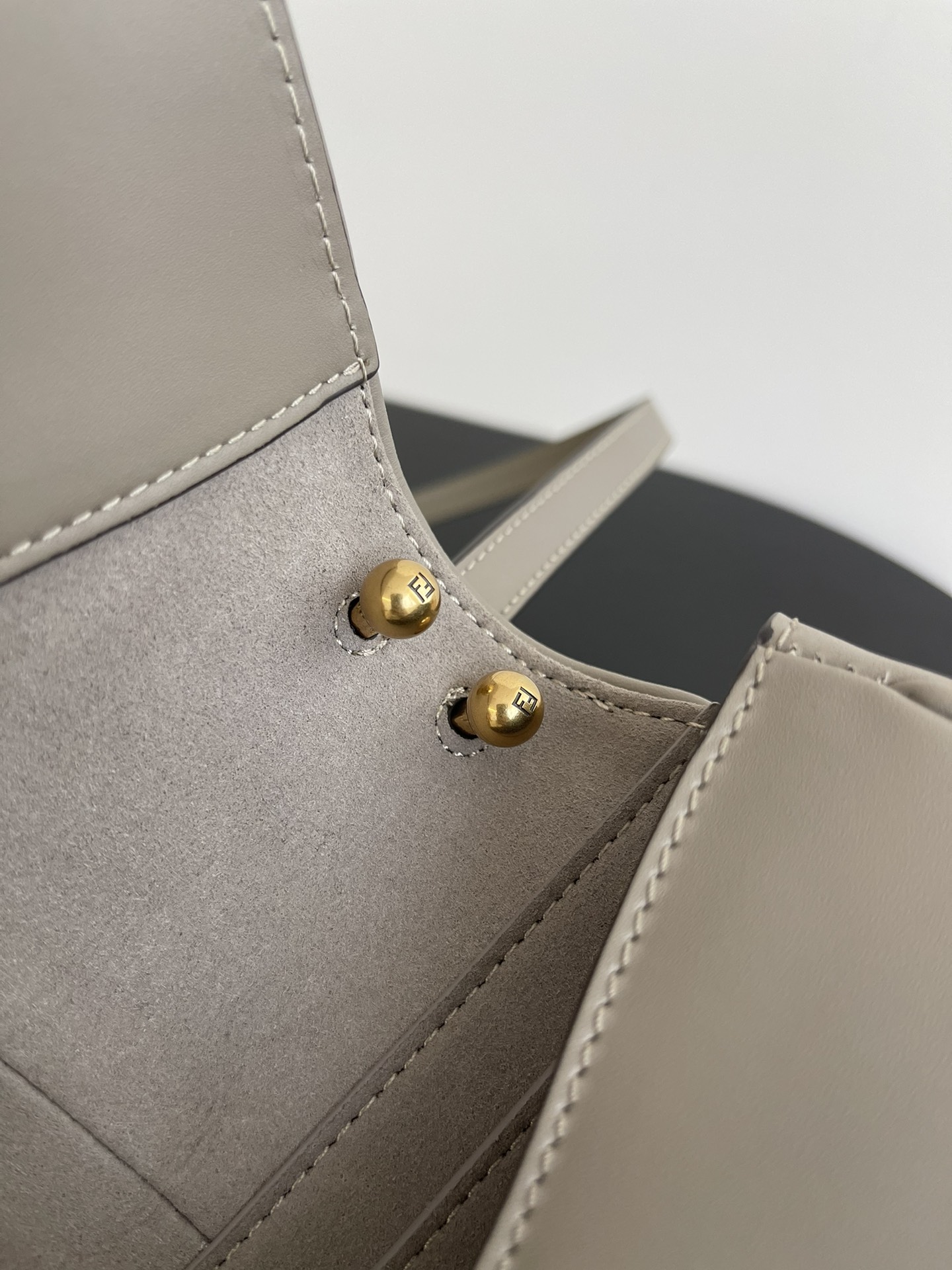 펜디 커몬 미니 푸시아 레더백 그레이