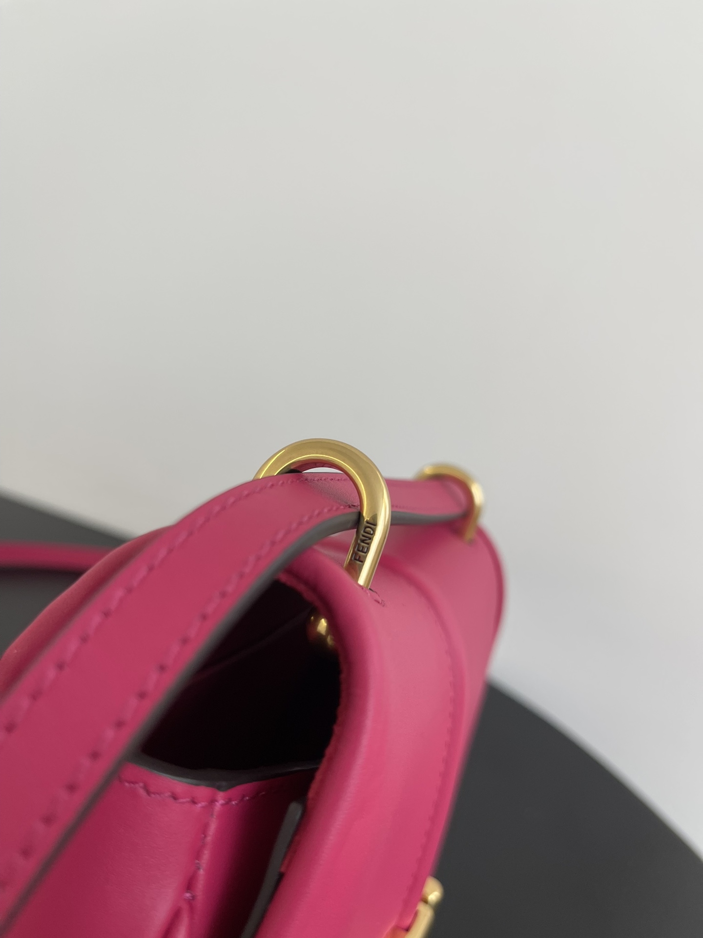 펜디 커몬 미니 푸시아 레더백 핑크