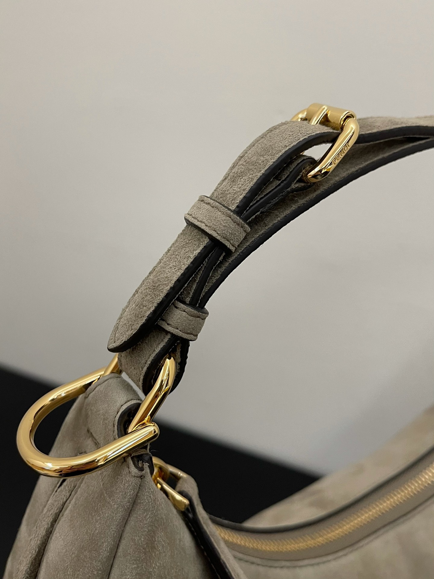 펜디 그라피 스웨이드 스몰 백 베이지